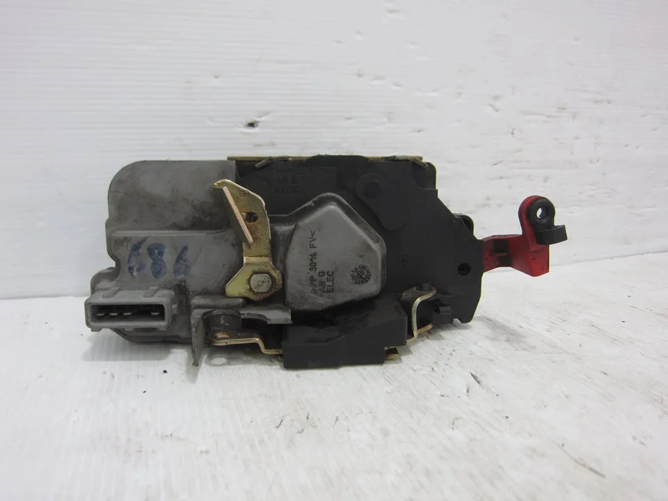 Foto de CERRADURA PUERTA DELANTERA DERECHA CITROEN XSARA BERLINA 1.4 (75 CV / 55 KW)