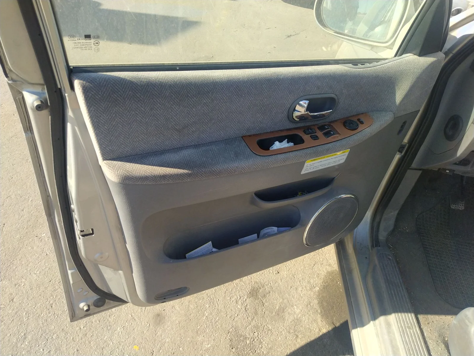 Foto de MANDO ELEVALUNAS DELANTERO IZQUIERDO KIA CARNIVAL II (FL) 2.9 CRDi CAT (144 CV / 106 KW)