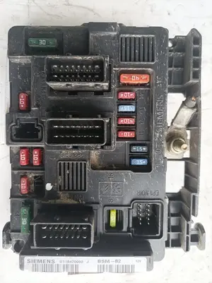 Foto de CAJA RELES / FUSIBLES PEUGEOT PARTNER (S1)(07.1996) referencia 9650618580 foto 3