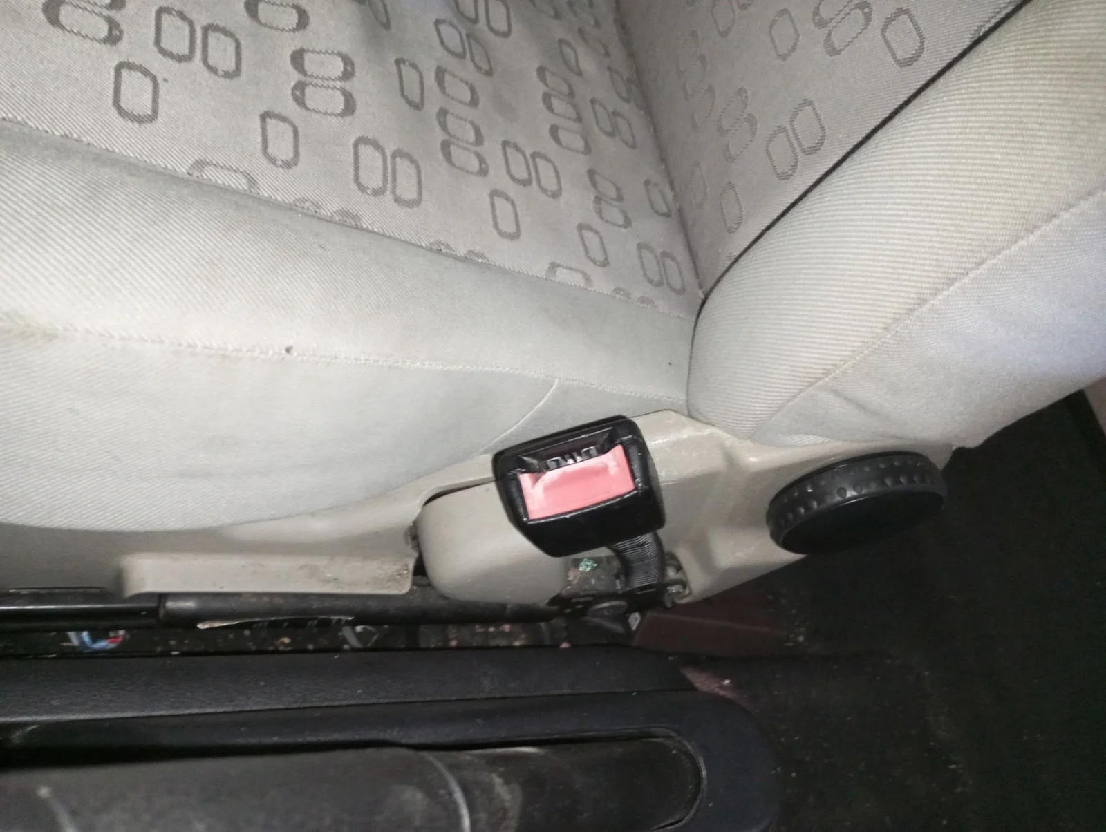Foto de ENGANCHE CINTURON DELANTERO DERECHO FORD FIESTA (CBK) 1.25 16V CAT (69 CV / 51 KW)