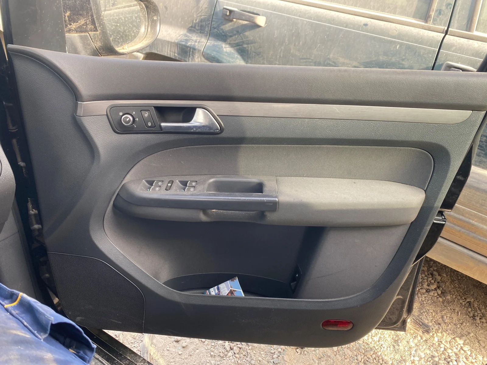 Foto de GUARNECIDO PUERTA DELANTERA DERECHA VOLKSWAGEN TOURAN (1T3) 1.6 TDI DPF (105 CV / 77 KW)