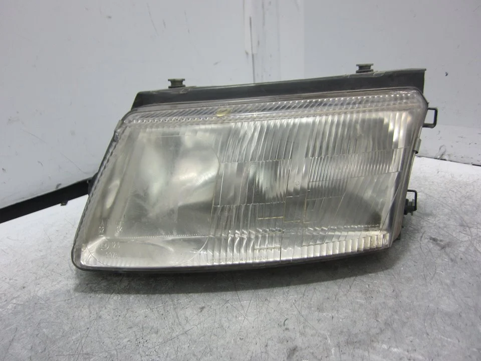 Foto de FARO IZQUIERDO VOLKSWAGEN PASSAT BERLINA (3B2) 1.9 TDI (116 CV / 85 KW) referencia 064411125L