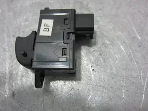 Foto de MANDO ELEVALUNAS DELANTERO DERECHO CHEVROLET REZZO 2.0 CAT (121 CV / 89 KW) referencia 96190777 foto 4