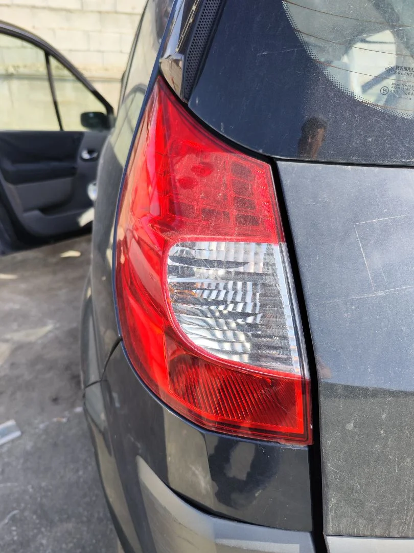 Foto de PILOTO TRASERO IZQUIERDO RENAULT SCENIC II (JM) 1.5 dCi Diesel (106 CV / 78 KW)