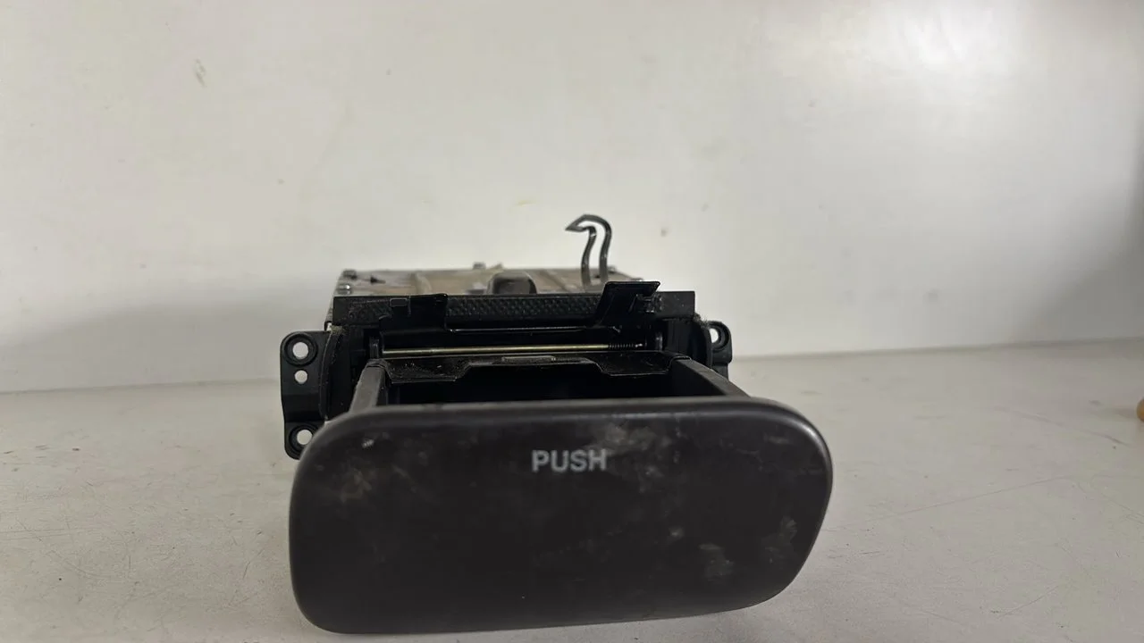 Foto de CENICERO HYUNDAI ELANTRA referencia 845502D000