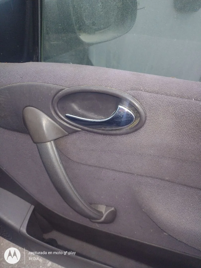 Foto de MANETA INTERIOR DELANTERA DERECHA MERCEDES-BENZ CLASE A (BM 168) 1.6 CAT (102 CV / 75 KW)