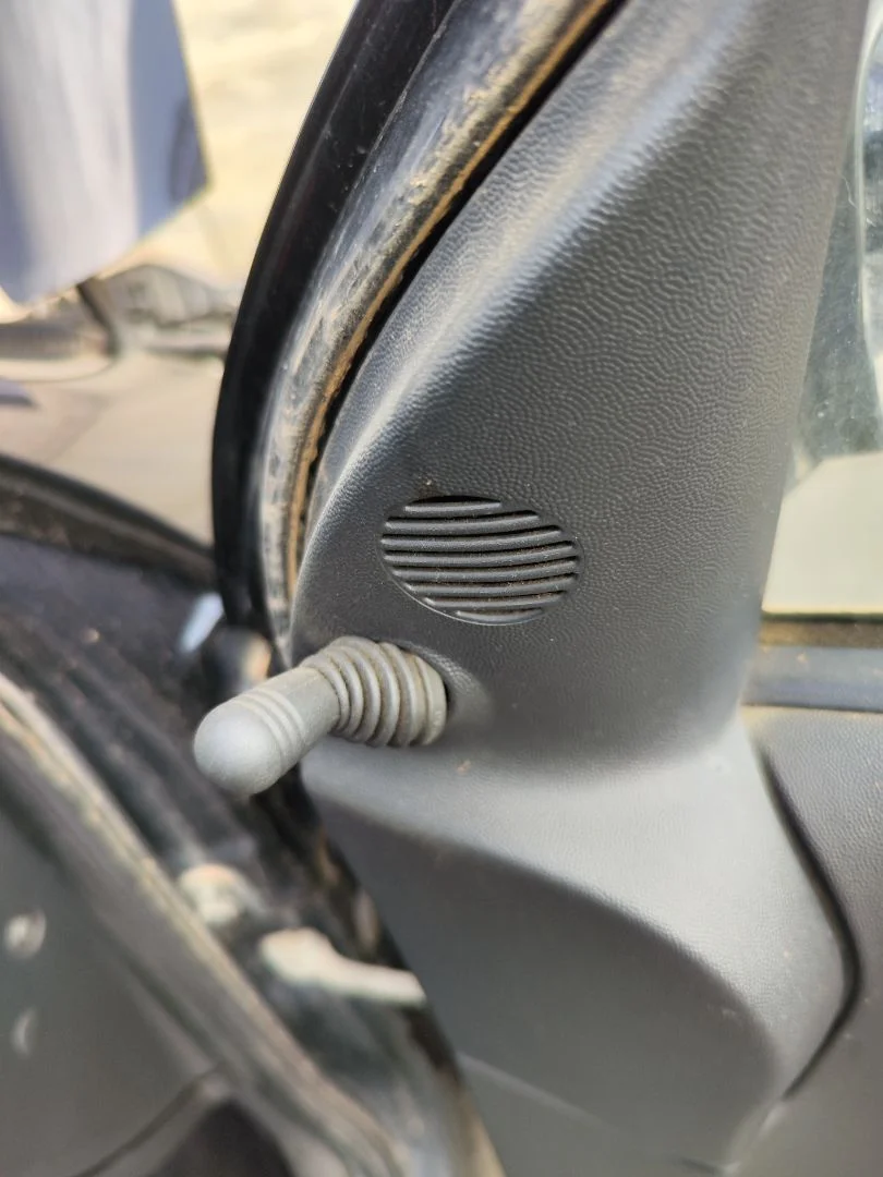 Foto de RETROVISOR DERECHO OPEL CORSA C 1.2 16V CAT (Z 12 XEP / LB4) (80 CV / 59 KW)