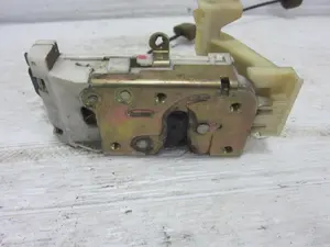 Foto de CERRADURA PUERTA TRASERA IZQUIERDA FORD MONDEO BERLINA (GE) 3.0 V6 24V CAT (226 CV / 166 KW) referencia A26413 foto 4