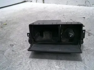 Foto de CENICERO FORD MONDEO BERLINA (GE) 2.0 16V DI TD CAT (116 CV / 85 KW) referencia 1507949