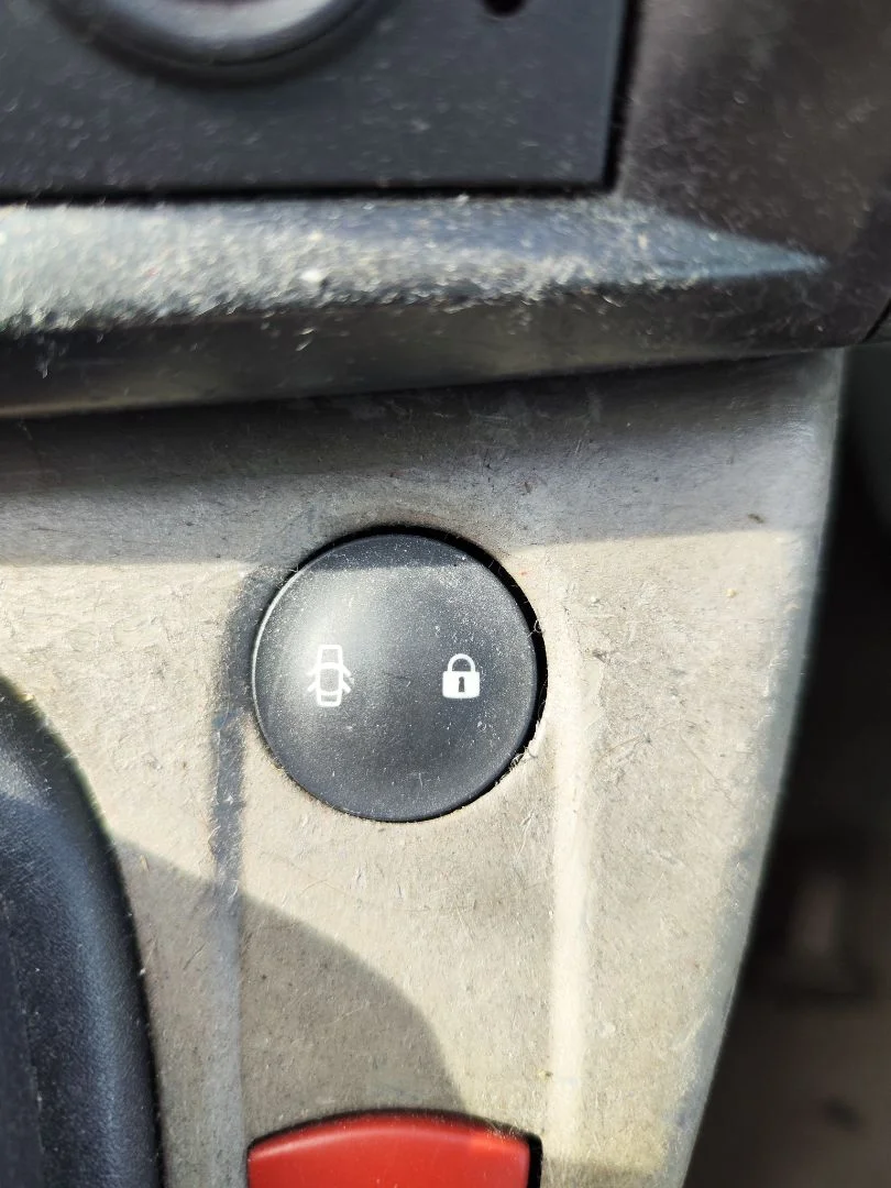Foto de INTERRUPTOR RENAULT SCENIC II (JM) 1.9 dCi Diesel (120 CV / 88 KW)