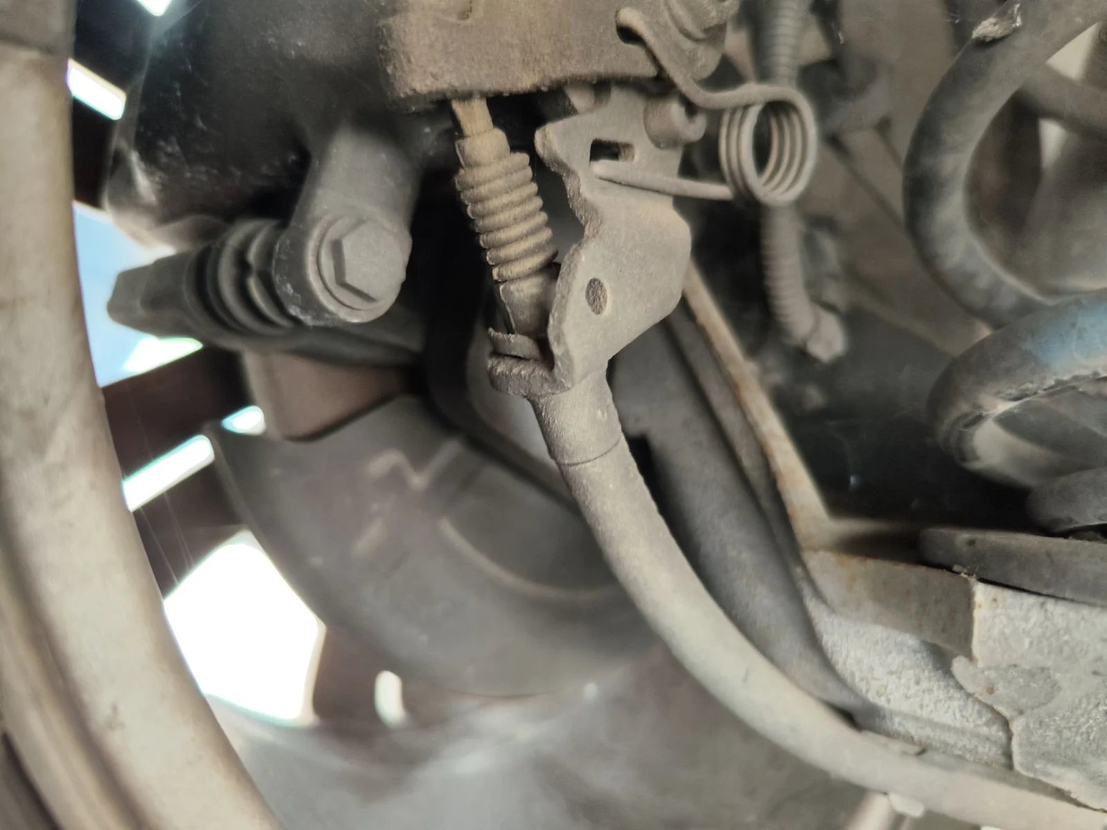 Foto de PINZA DE FRENO TRASERA IZQUIERDA OPEL ASTRA H BERLINA 1.7 16V CDTI (110 CV / 81 KW) referencia 93179156