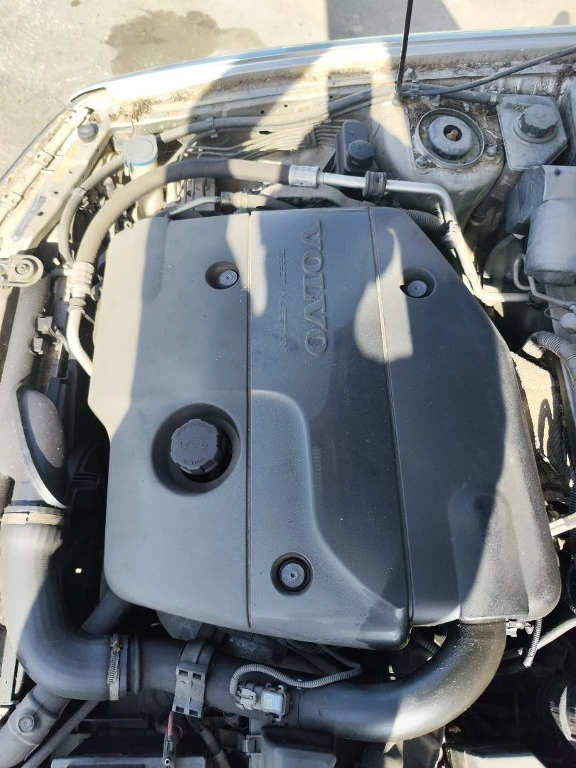 Foto de TAPA MOTOR VOLVO S40 BERLINA 1.9 Diesel CAT (116 CV / 85 KW) referencia 30630387