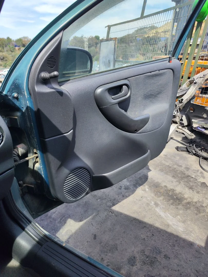 Foto de ELEVALUNAS DELANTERO DERECHO OPEL CORSA C 1.2 16V CAT (Z 12 XE / LW4) (75 CV / 55 KW) referencia 93186827