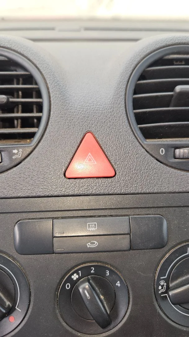 Foto de WARNING VOLKSWAGEN CADDY (2K)(02.2004) 2.0 SDI (69 CV / 51 KW)