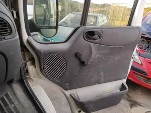 Foto de GUARNECIDO PUERTA DELANTERA DERECHA FORD TRANSIT COMBI (FY) 2.0 TD CAT (75 CV / 55 KW) referencia 4411604