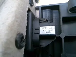Foto de MANDO ELEVALUNAS TRASERO DERECHO FORD MONDEO BERLINA (GE) 2.0 16V DI TD CAT (116 CV / 85 KW) referencia 1S7T14529AB foto 2