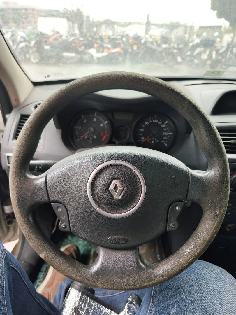 Foto de VOLANTE RENAULT MEGANE II GRANDTOUR 1.5 dCi Diesel CAT (86 CV / 63 KW)