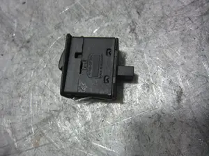 Foto de MANDO ELEVALUNAS TRASERO DERECHO BMW SERIE 3 BERLINA (E46) 3.0 24V Turbodiesel CAT (184 CV / 135 KW) referencia 6902174 foto 4
