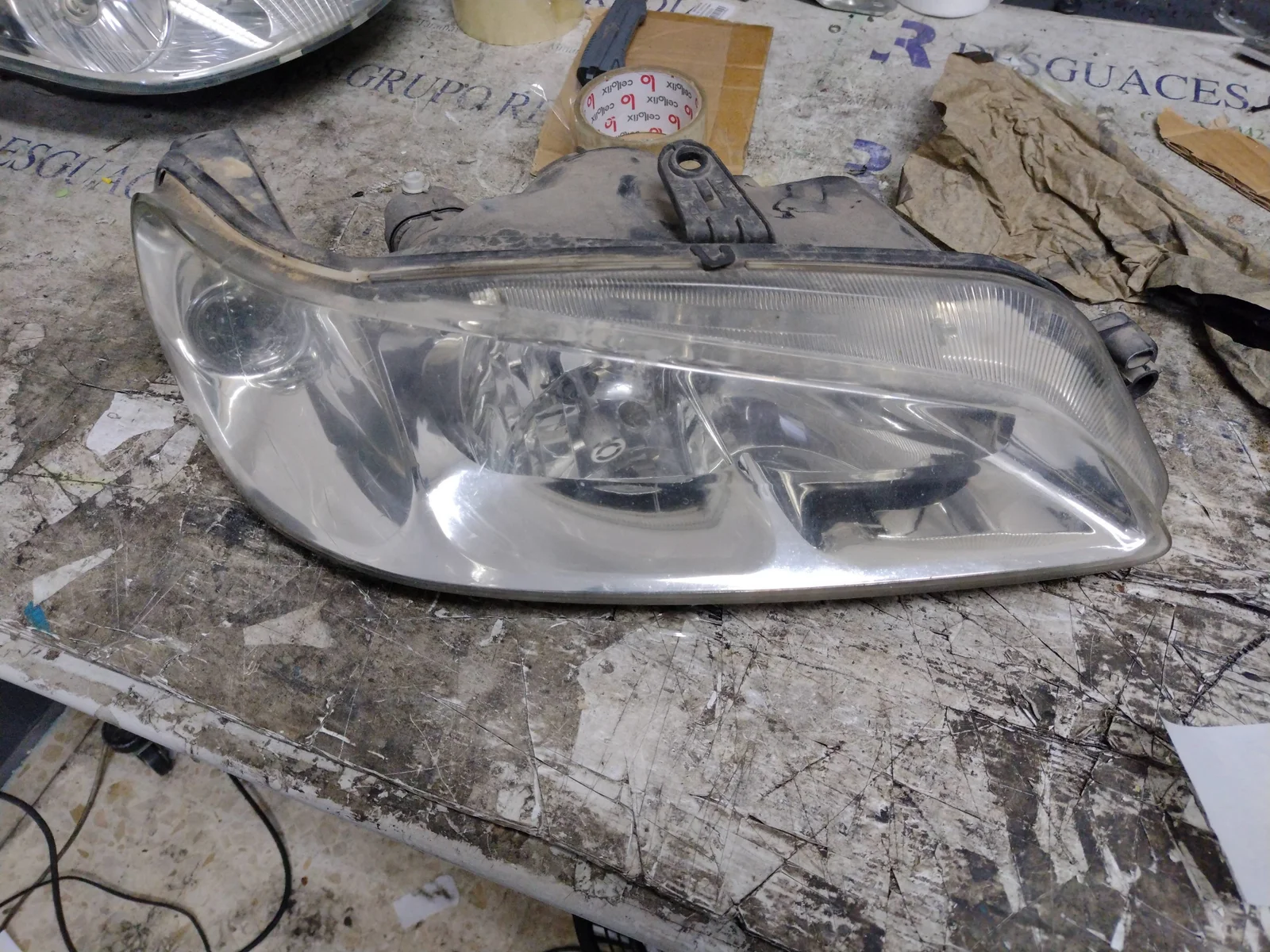 Foto de FARO DERECHO PEUGEOT 306 3/5 PT. (S1)(01.1993)