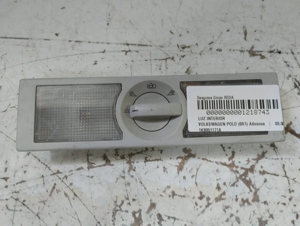 Foto de LUZ INTERIOR VOLKSWAGEN POLO V (6R1) 1.2 TDI (75 CV / 55 KW) referencia 1K8951171A