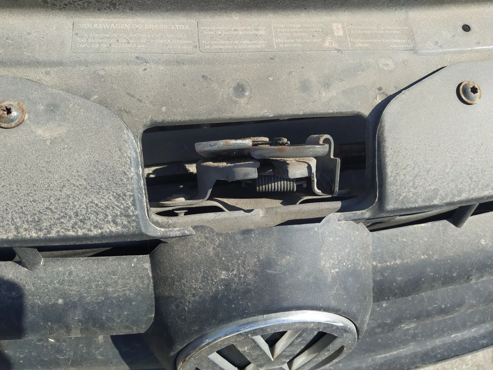 Foto de CERRADURA CAPO VOLKSWAGEN FOX (5Z1)(04.2005) 1.4 (75 CV / 55 KW) referencia 5Z0823509B