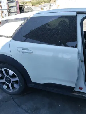 Foto de PUERTA TRASERA DERECHA CITROEN C4 CACTUS 1.2 12V VTi (82 CV / 60 KW) referencia 9801070080