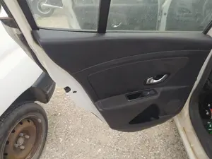 Foto de MANDO ELEVALUNAS TRASERO IZQUIERDO RENAULT MEGANE III BERLINA 5P 1.5 dCi Diesel CAT (86 CV / 63 KW)