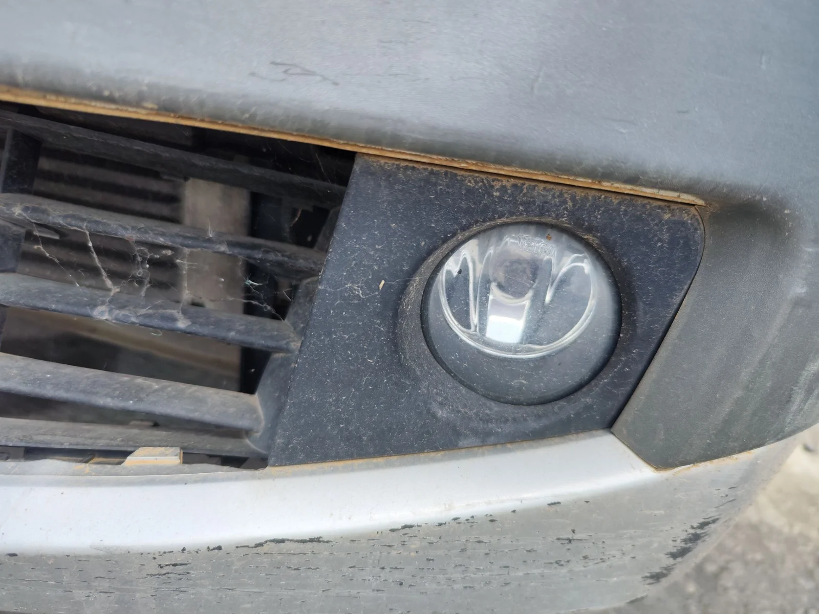 Foto de FARO ANTINIEBLA IZQUIERDO RENAULT MEGANE II GRANDTOUR 1.5 dCi Diesel CAT (86 CV / 63 KW)