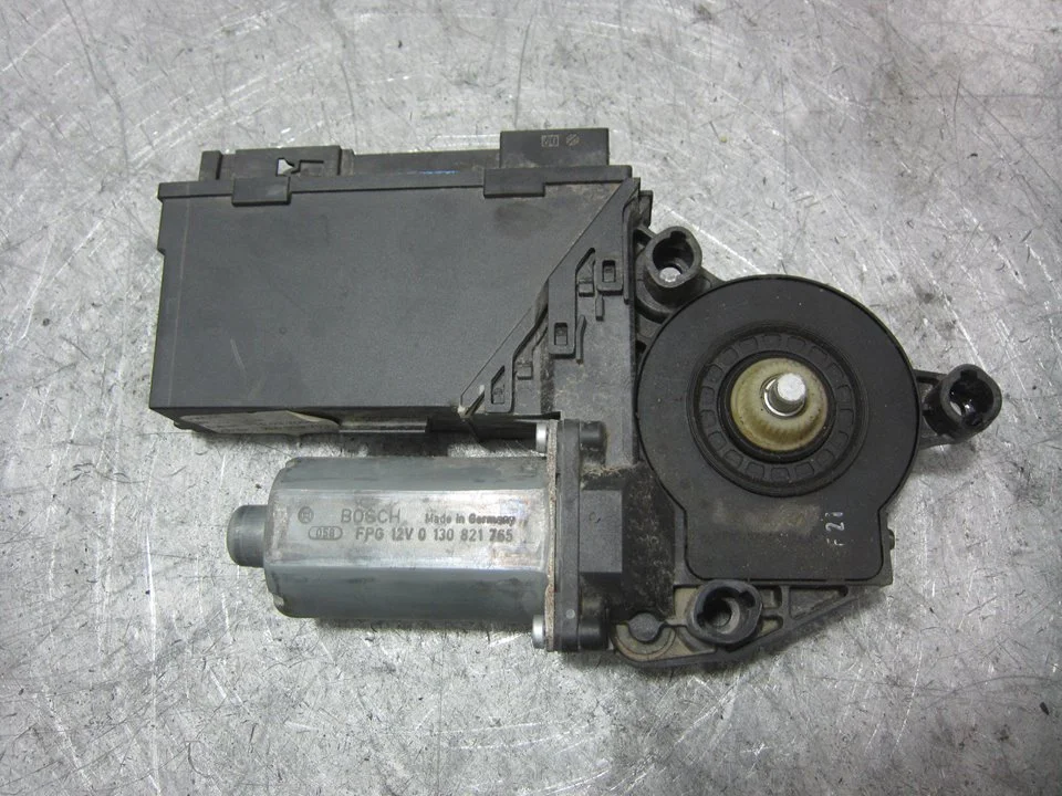 Foto de MOTOR ELEVALUNAS TRASERO IZQUIERDO VOLKSWAGEN TOUAREG (7LA) 3.0 V6 TDI DPF (224 CV / 165 KW) referencia 0130821765