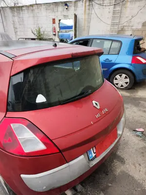 Foto de PORTON TRASERO RENAULT MEGANE II BERLINA 5P 1.5 dCi Diesel (106 CV / 78 KW)