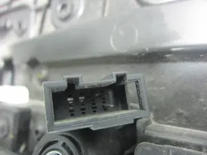 Foto de MANDO ELEVALUNAS TRASERO IZQUIERDO SEAT LEON (5F1) 1.6 TDI (105 CV / 77 KW) referencia 5F4971693 foto 2