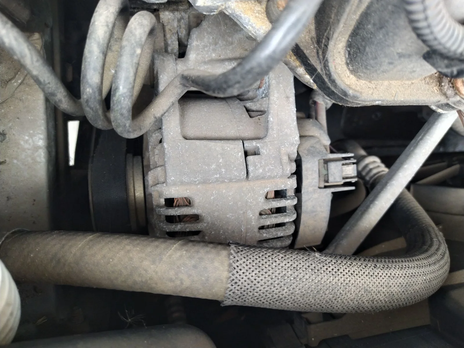 Foto de ALTERNADOR RENAULT MEGANE II CLASSIC BERLINA 1.6 16V (112 CV / 82 KW) referencia 7701478093