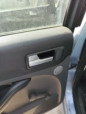Foto de MANETA INTERIOR TRASERA IZQUIERDA FORD FOCUS BERLINA (CAP) 1.8 TDCi Turbodiesel CAT (116 CV / 85 KW)