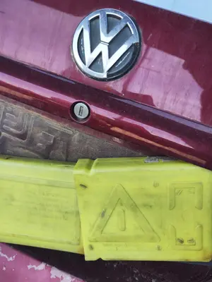 Foto de MANETA EXTERIOR MALETERO / PORTON VOLKSWAGEN PASSAT BERLINA (3B2) 1.9 TDI (116 CV / 85 KW)