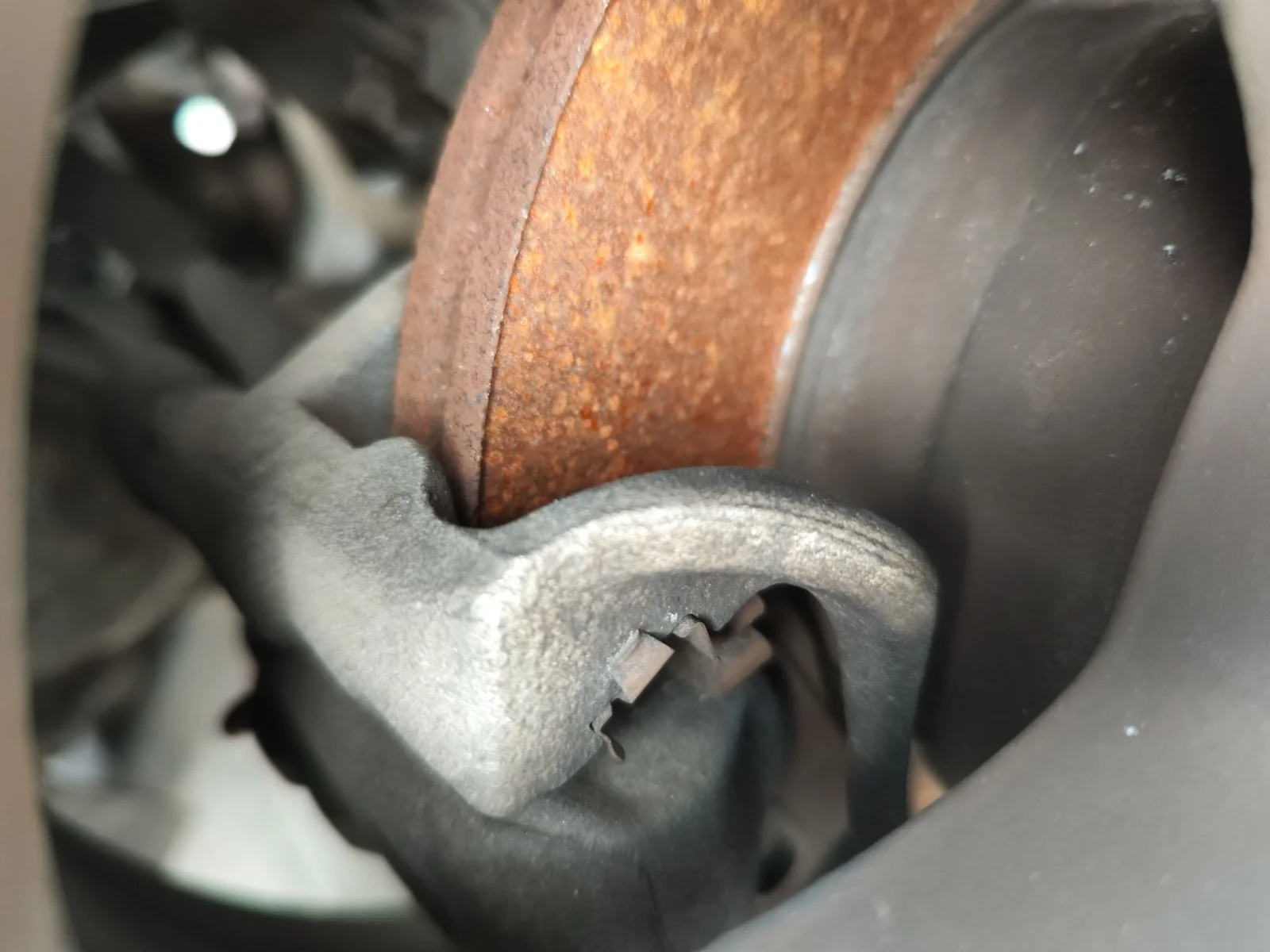 Foto de PINZA DE FRENO DELANTERA IZQUIERDA OPEL CORSA C 1.2 16V CAT (Z 12 XEP / LB4) (80 CV / 59 KW)