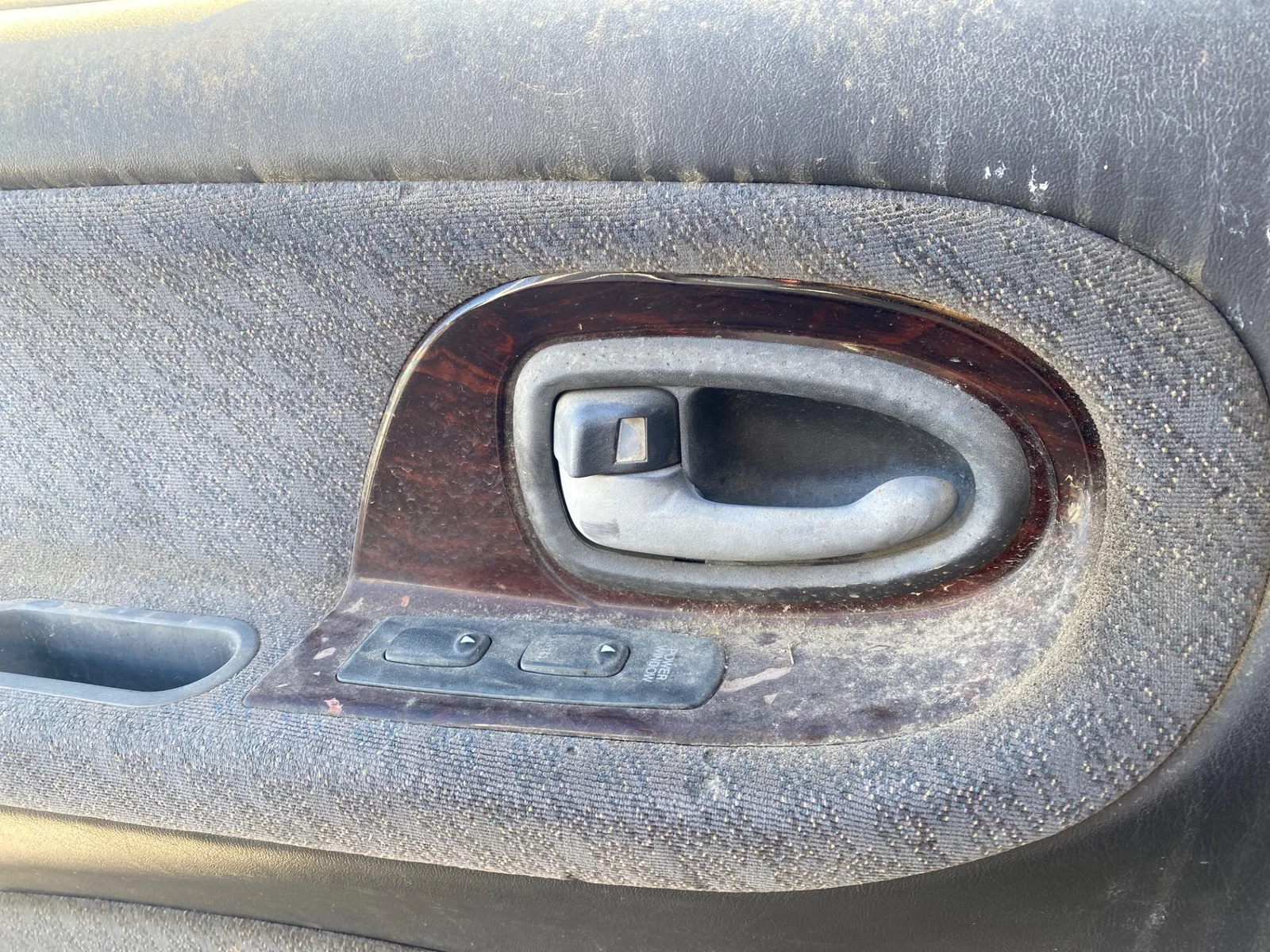 Foto de MANETA INTERIOR DELANTERA IZQUIERDA SSANGYONG KORANDO 2.9 Turbodiesel CAT (120 CV / 88 KW)