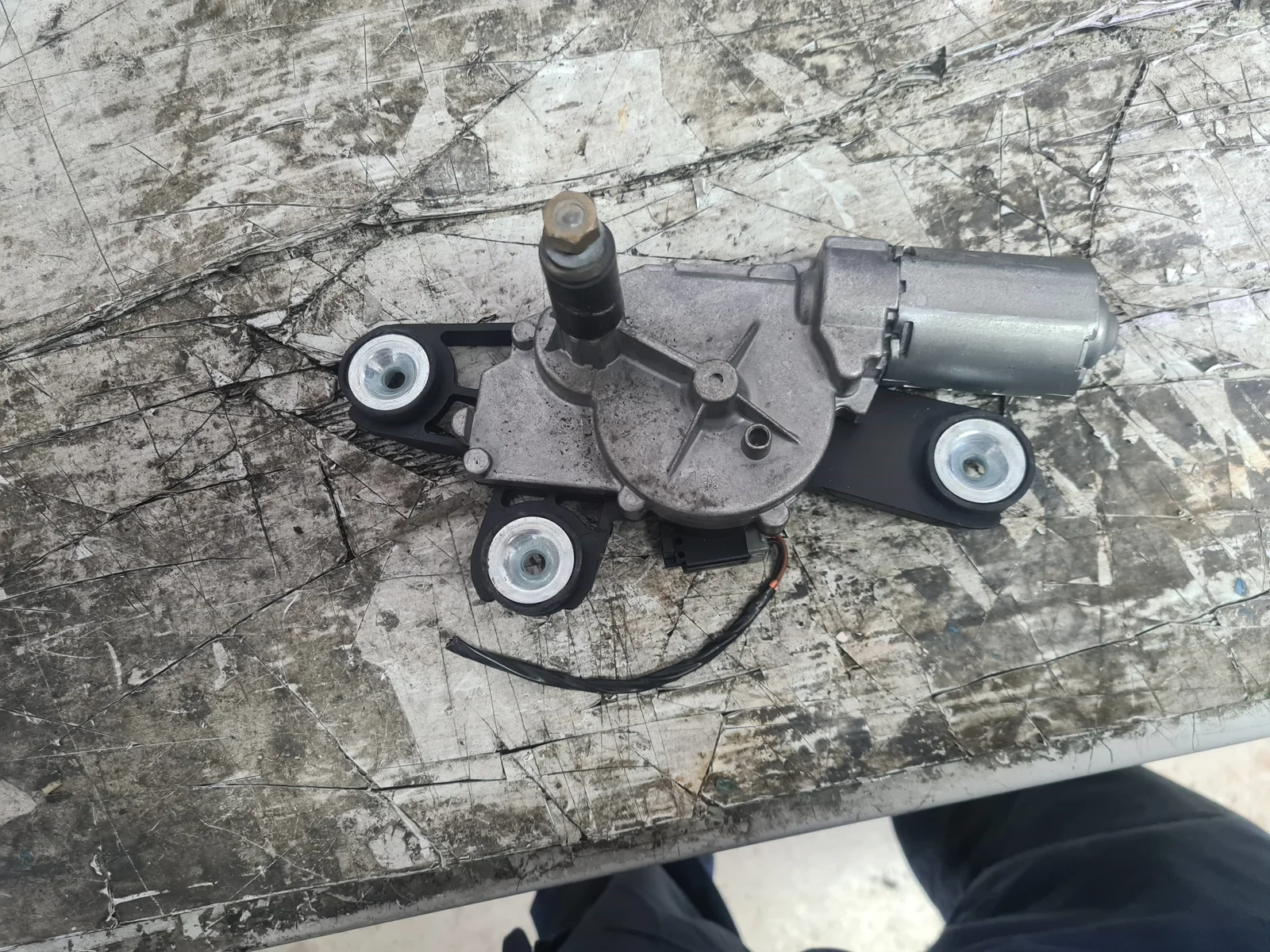 Foto de MOTOR LIMPIA TRASERO FORD MONDEO BERLINA (GE) 2.0 TDCi CAT (131 CV / 96 KW) referencia 040120001