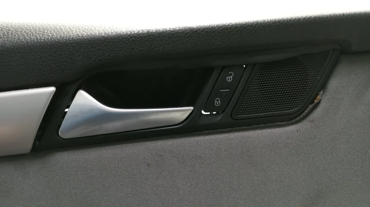 Foto de MANETA INTERIOR DELANTERA IZQUIERDA SEAT ALHAMBRA (710) 2.0 TDI (140 CV / 103 KW) referencia 7N1837113C