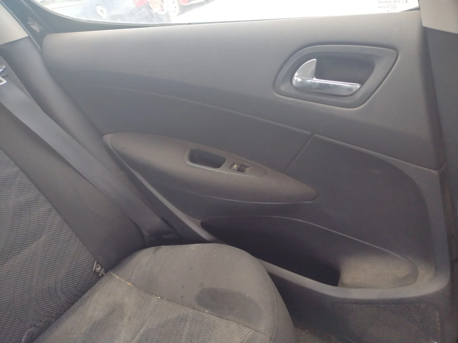 Foto de GUARNECIDO PUERTA TRASERA IZQUIERDA PEUGEOT 308 1.6 16V HDi (90 CV / 66 KW)