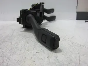 Foto de MANDO MULTIFUNCION AUDI A6 BERLINA (4F2) 4.2 V8 40V (335 CV / 246 KW) referencia 4F0953549A foto 7