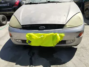 Foto de PARAGOLPES DELANTERO FORD FOCUS BERLINA (CAK) 1.6 16V CAT (101 CV / 74 KW)