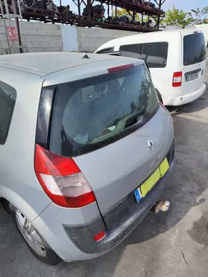 Foto de PORTON TRASERO RENAULT SCENIC II (JM) 1.9 dCi Diesel (120 CV / 88 KW) referencia 901001629R foto 2