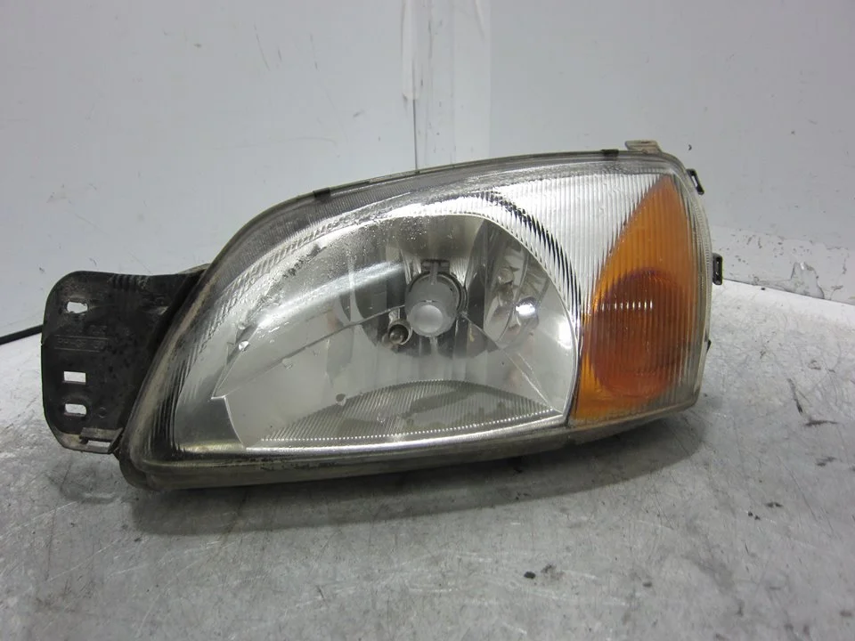 Foto de FARO DERECHO FORD FIESTA BERLINA (DX) 1.3 CAT (60 CV / 44 KW) referencia YS6113008AK