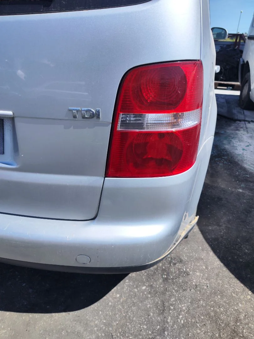 Foto de PILOTO TRASERO DERECHO VOLKSWAGEN TOURAN (1T1) 1.9 TDI (105 CV / 77 KW)