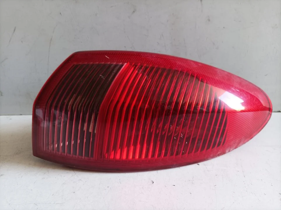 Foto de PILOTO TRASERO DERECHO ALFA ROMEO 147 (190) 2.0 16V CAT (150 CV / 110 KW) referencia 46556347