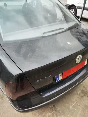 Foto de PORTON TRASERO VOLKSWAGEN BORA BERLINA (1J2)(1998) 1.9 TDI (110 CV / 81 KW) foto 3