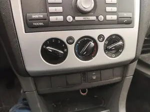 Foto de MANDO CALEFACCION / AIRE ACONDICIONADO FORD FOCUS BERLINA (CAP) 1.6 TDCi CAT (90 CV / 66 KW)