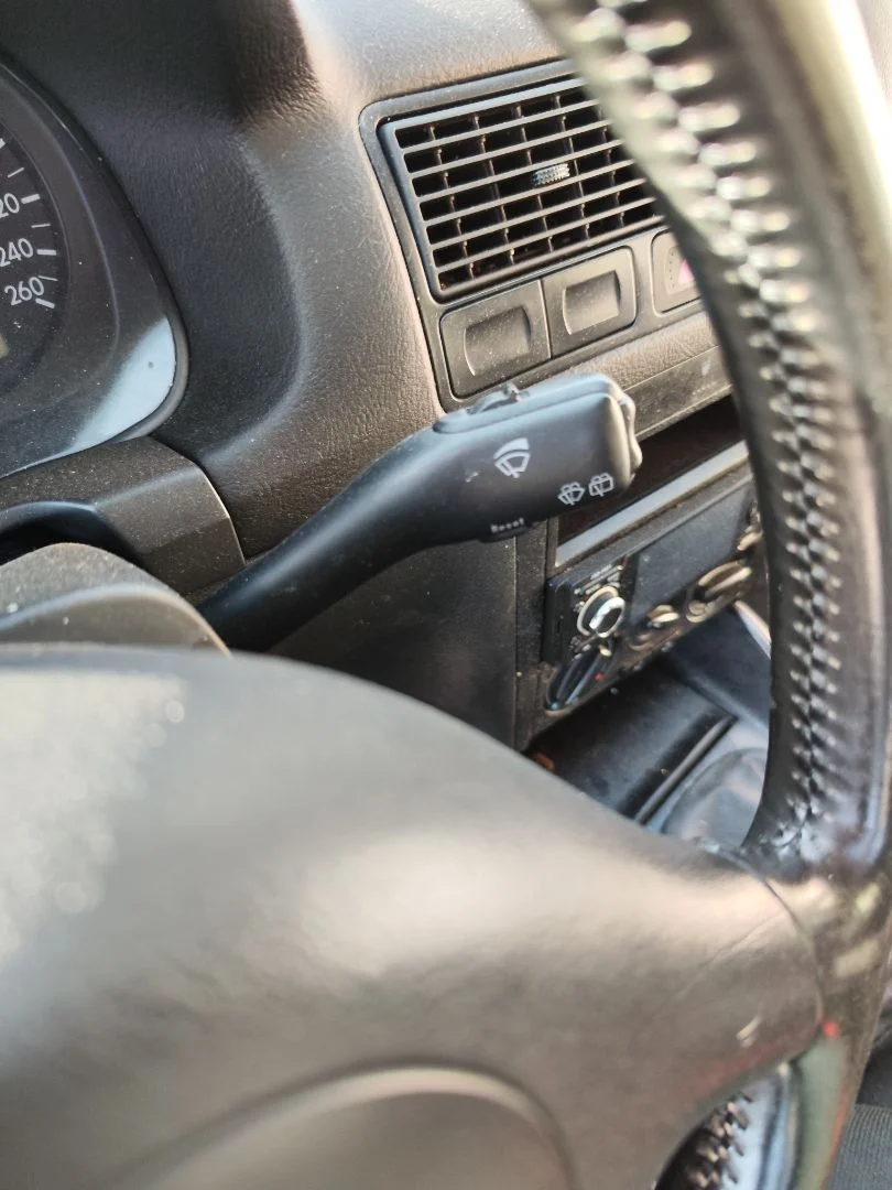 Foto de MANDO LIMPIA VOLKSWAGEN GOLF IV BERLINA (1J1)(10.1997) 2.0 (116 CV / 85 KW)