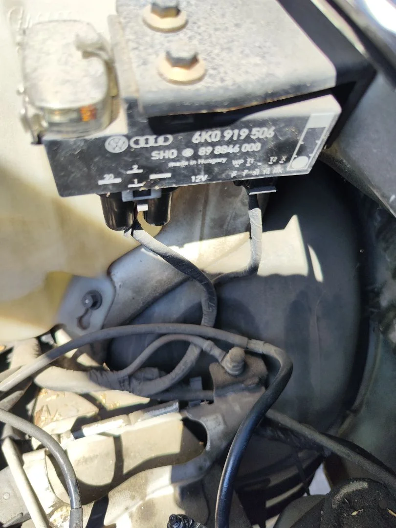Foto de CAJA RELES / FUSIBLES SEAT IBIZA (6K1) 1.4 (60 CV / 44 KW)