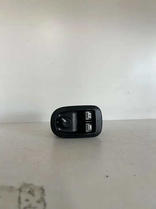 Foto de MANDO ELEVALUNAS DELANTERO IZQUIERDO PEUGEOT 306 3/5 PT. / 4 PT. (S2) referencia 6554WA